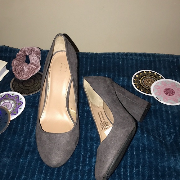 Grey suede heels - Picture 1 of 1